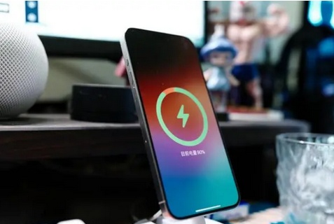 嘉陵苹果15换屏服务分享用什么充电器给iPhone15充电更好 